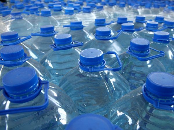 Бутилированная вода для собак, производство бутилированной воды.