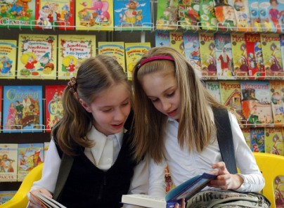 Сеть книжных магазинов, продающая сладости для детей.